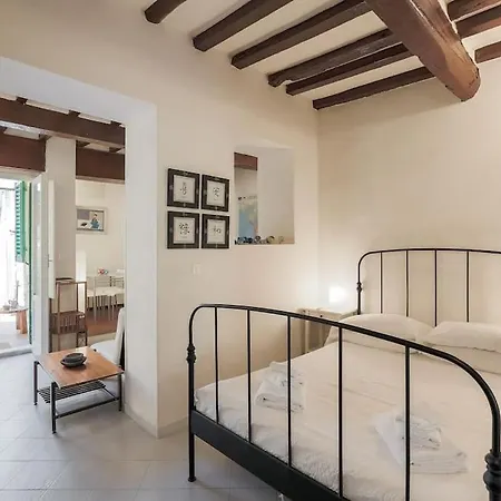 Apartment Lovely Garden In San Frediano *